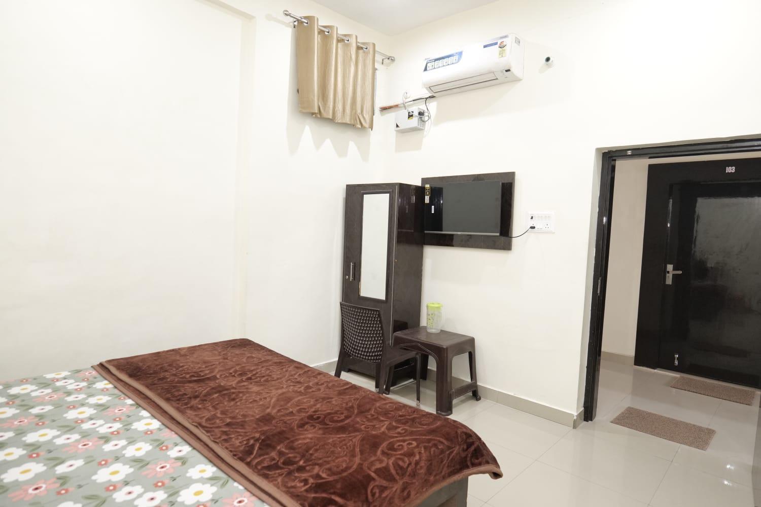 Hotel Jaanvi Órcsha Kültér fotó