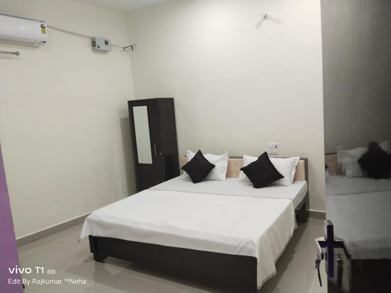 Hotel Jaanvi Órcsha Kültér fotó